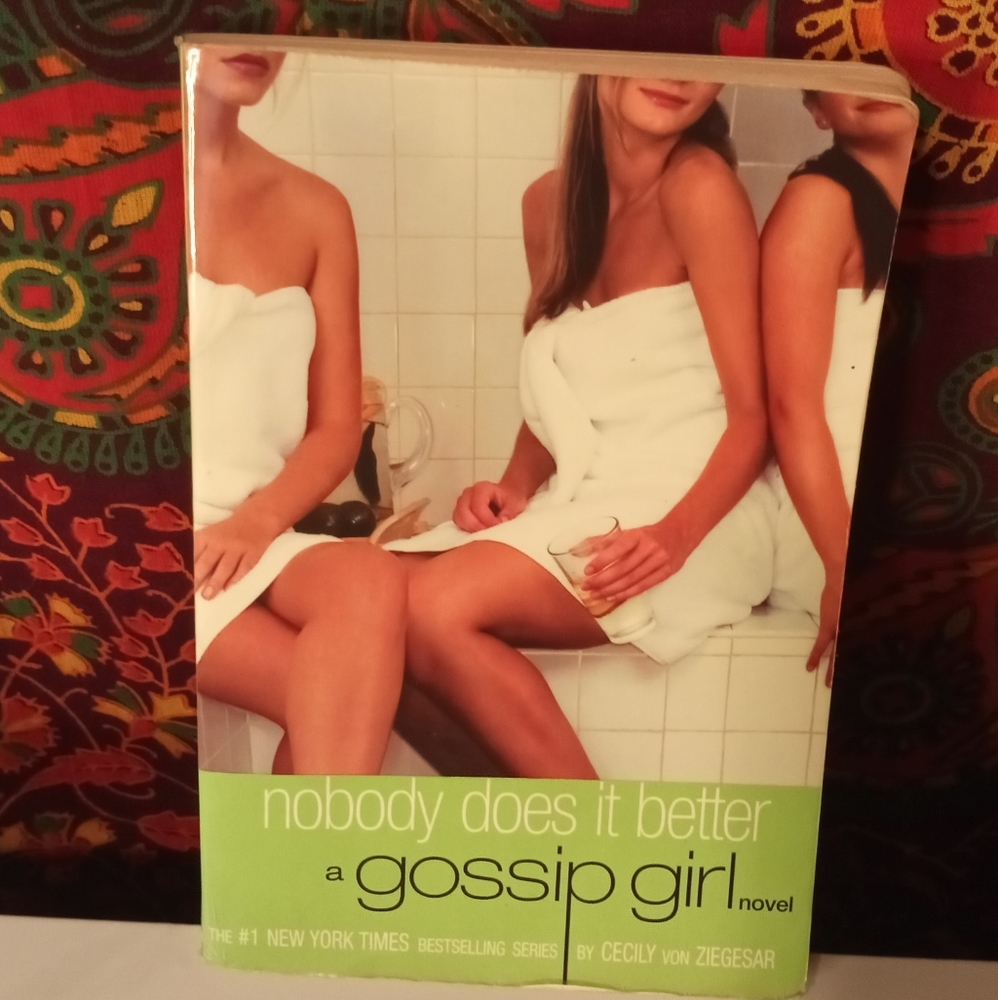 📚3/$8 Sale Gossip Girl "Nobody does it better"